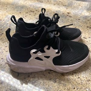 Kids Nike Sneakers black and white